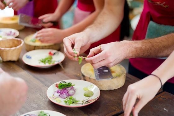Discover the Chef in You – Join Our Thai Cooking Class! - 蘇梅阿瑪瑞度假酒店